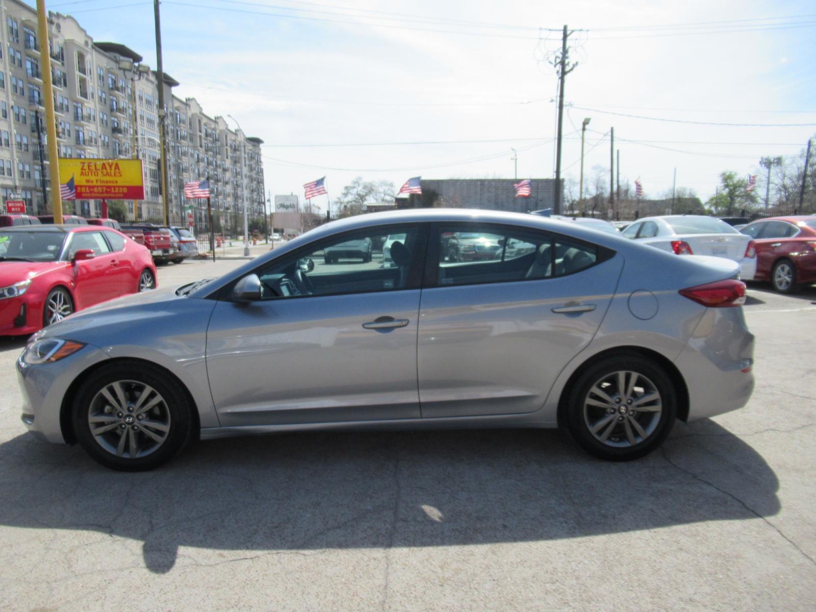 2017 Gray /Gray Hyundai Elantra Limited (5NPD84LF0HH) with an 1.8L L4 DOHC 16V engine, 6A transmission, located at 1511 North Shepherd Dr., Houston, TX, 77008, (281) 657-1221, 29.798361, -95.412560 - 2017 HYUNDAI ELANTRA SE/VALUE/LIMITED VIN: 5NPD84LF0HH003268 5 N P D 8 4 L F 0 H H 0 0 3 2 6 8 SEDAN 4 DR 2.0L I4 F DOHC 16V GASOLINE FRONT WHEEL DRIVE - Photo #17